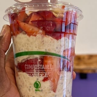 Overnight Oats with Fresh Berries 12oz